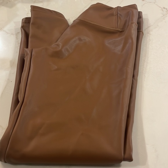 NWT VEGAN LEATHER SLIMMING PANTS - Picture 3 of 5